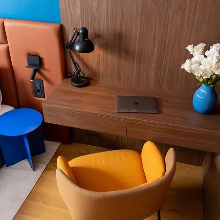 Retro La - Aviatiei Park - Parking - Netflix - Private Garden Apartment *