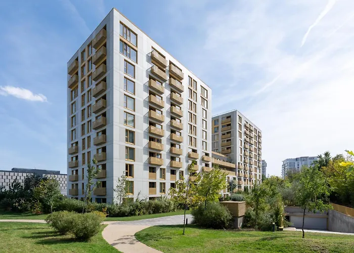 Apartament Retro La - Aviatiei Park - Parking - Netflix - Private Garden