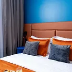 Retro La - Aviatiei Park - Parking - Netflix - Private Garden Apartment *