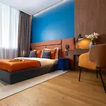 Retro La - Aviatiei Park - Parking - Netflix - Private Garden Apartment Bucharest