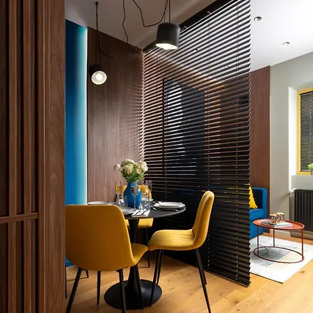 Retro La - Aviatiei Park - Parking - Netflix - Private Garden Apartment *