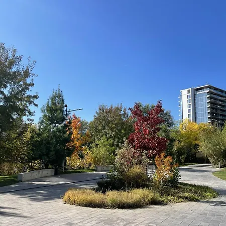 Appartement Retro La - Aviatiei Park - Parking - Netflix - Private Garden Boekarest